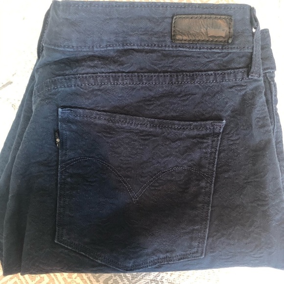 Levi’s Mid Rise Demi Curve Slim Floral Textured Jeans 32 - Picture 8 of 8